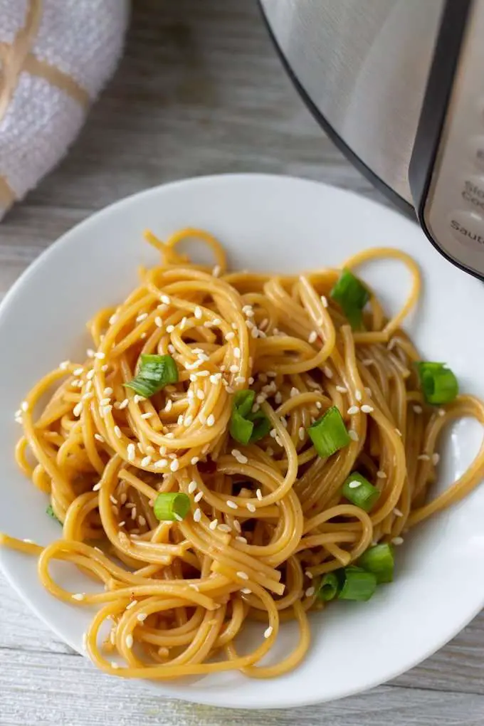 Garlic Instant Pot Noodles