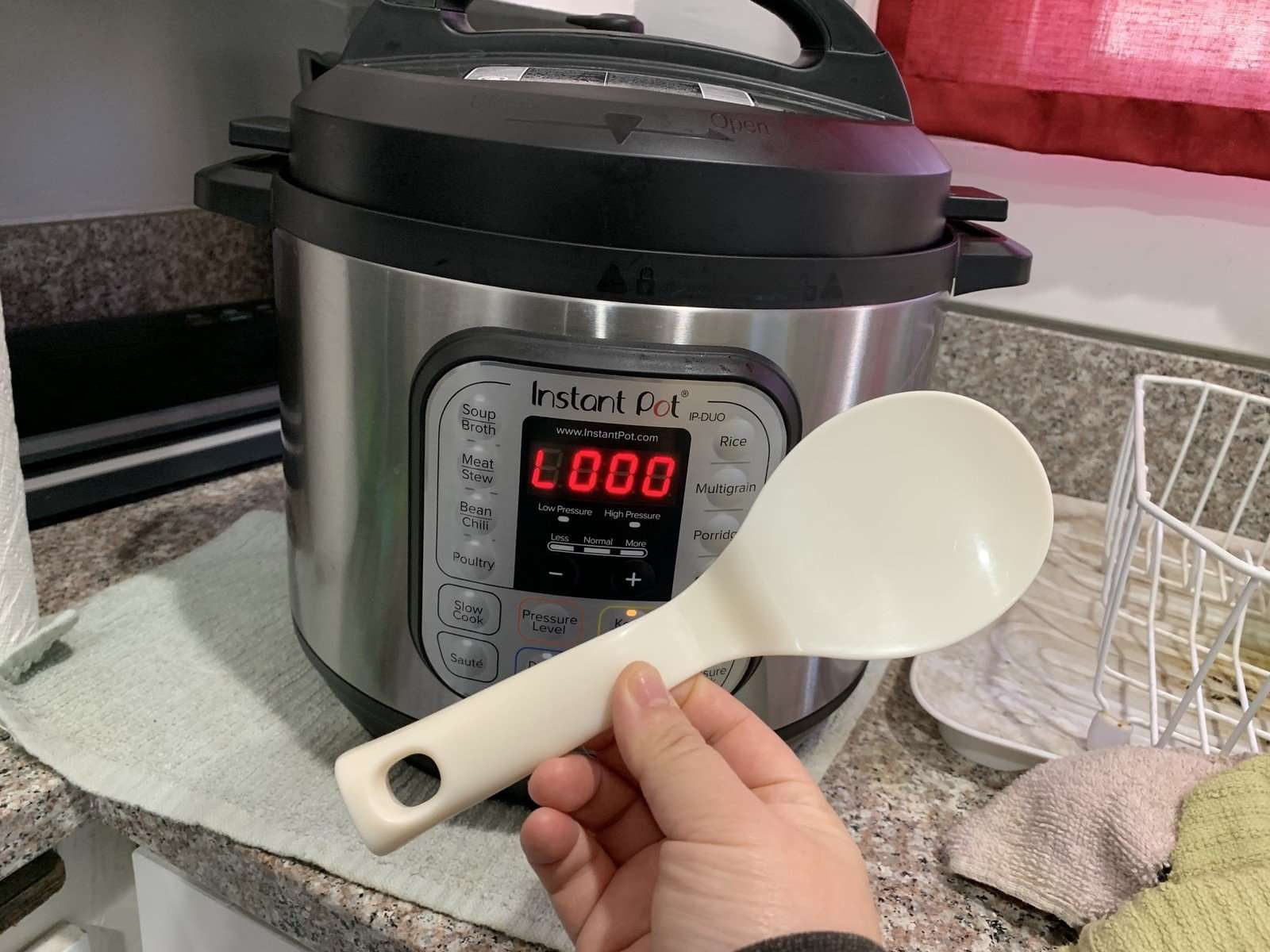 How to safely use the pressure valve on your Instant Pot ...